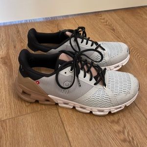 On Running - barely worn women’s size 9 sneakers